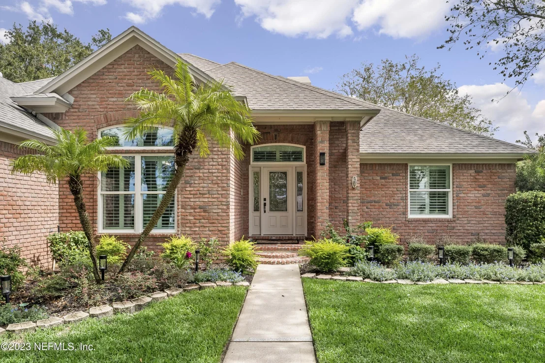 Photo of 665 SANDRINGHAM Drive