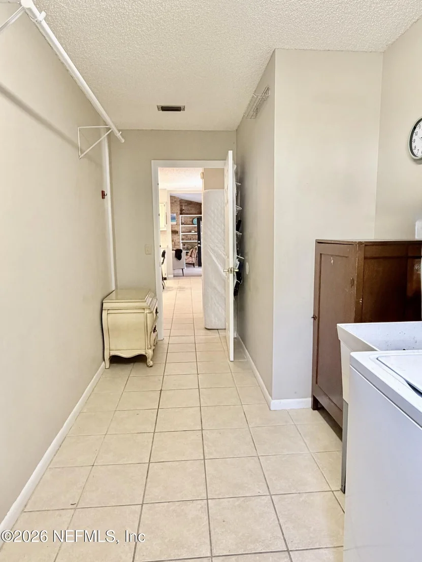 Photo of 2857 BEAUCLERC Road