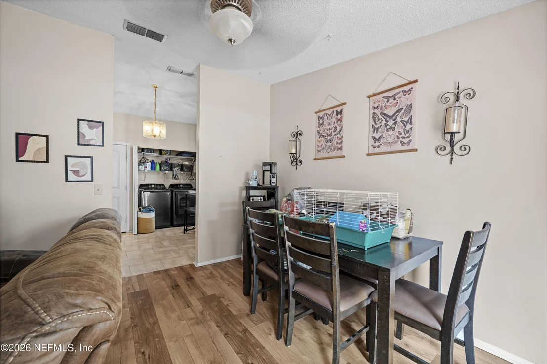 Photo of 4208 QUEENSWAY Drive