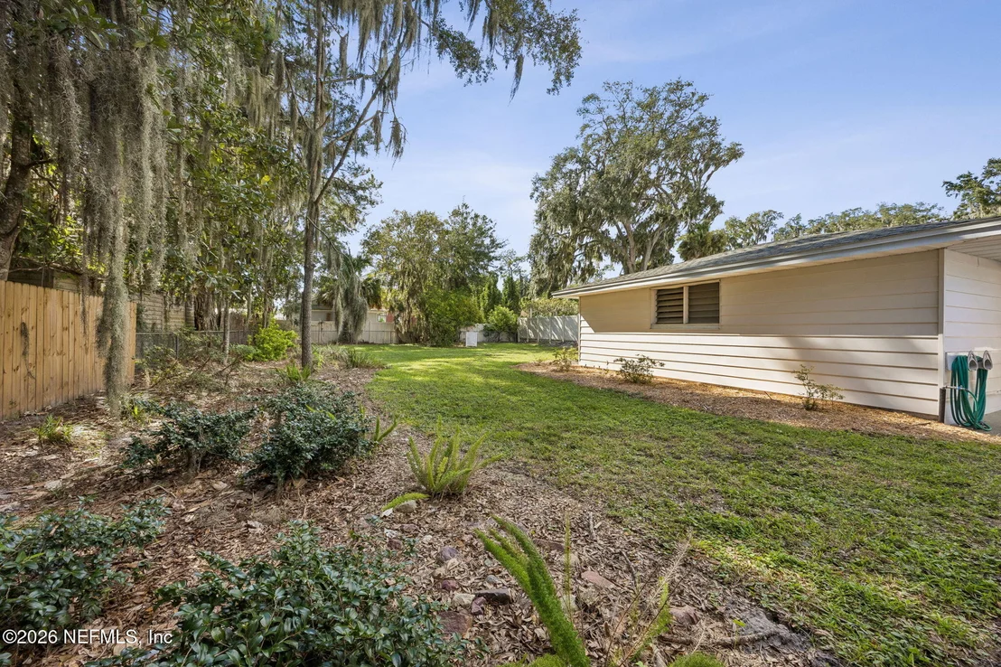 Photo of 930 RIVER Road