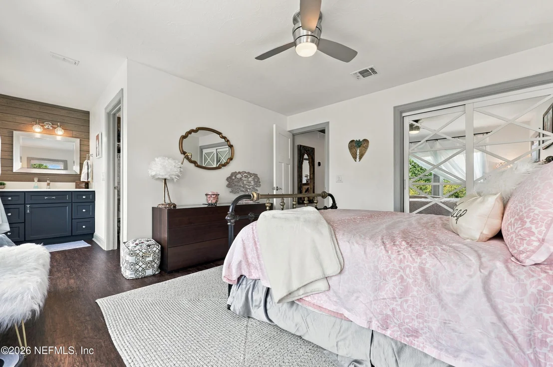 Photo of 500 TURNBERRY Lane