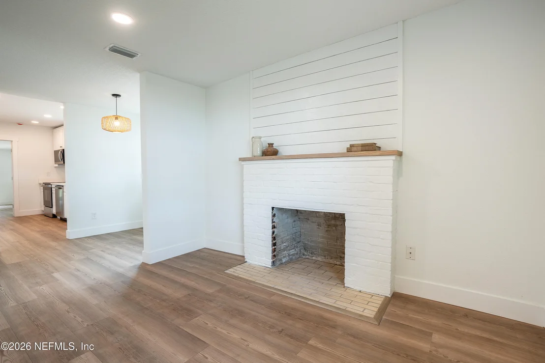 Photo of 1024 RIVER Road