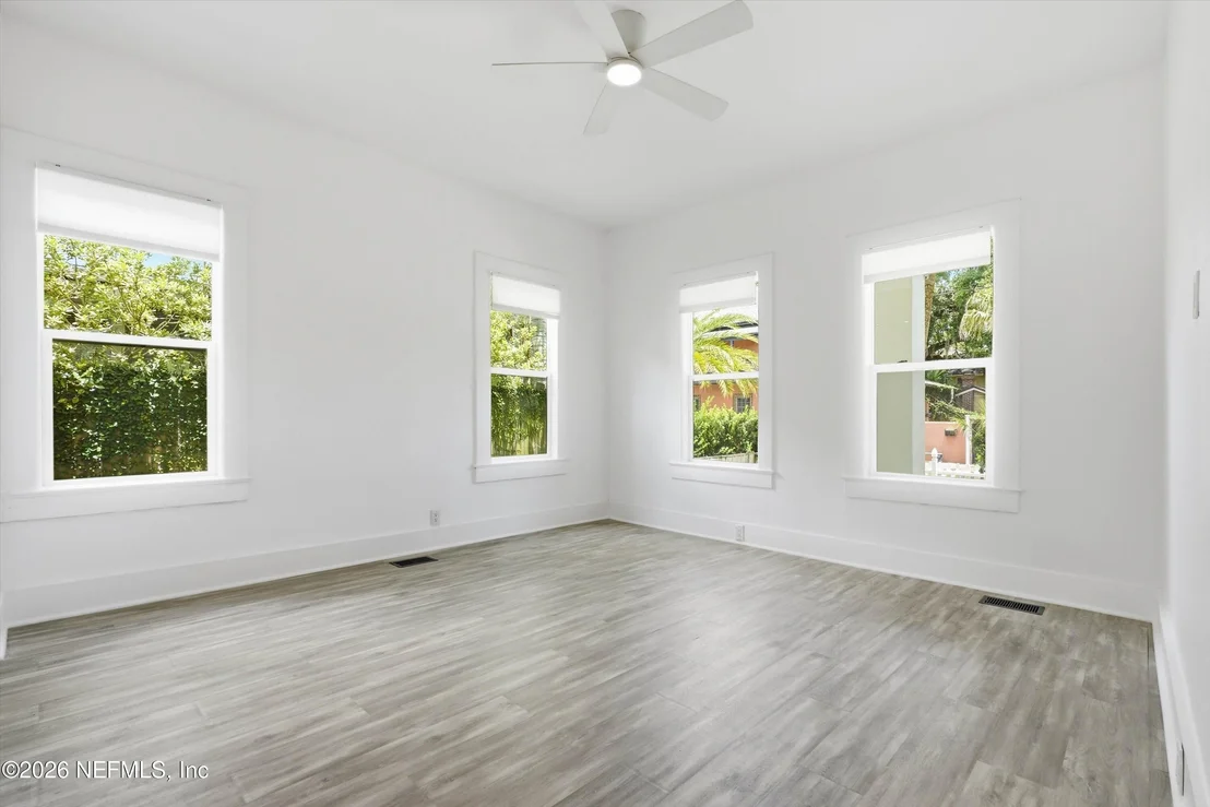 Photo of 348 CHARLOTTE Street