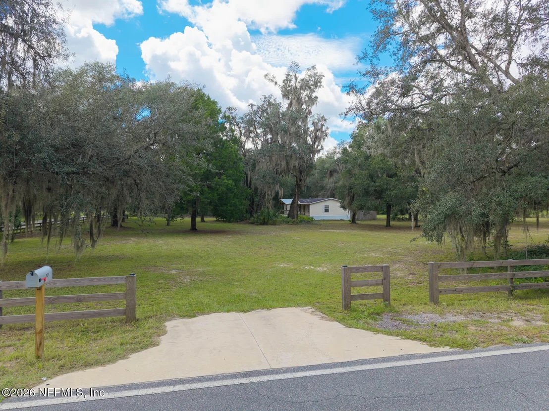 Photo of 101 W STRICKLAND Road