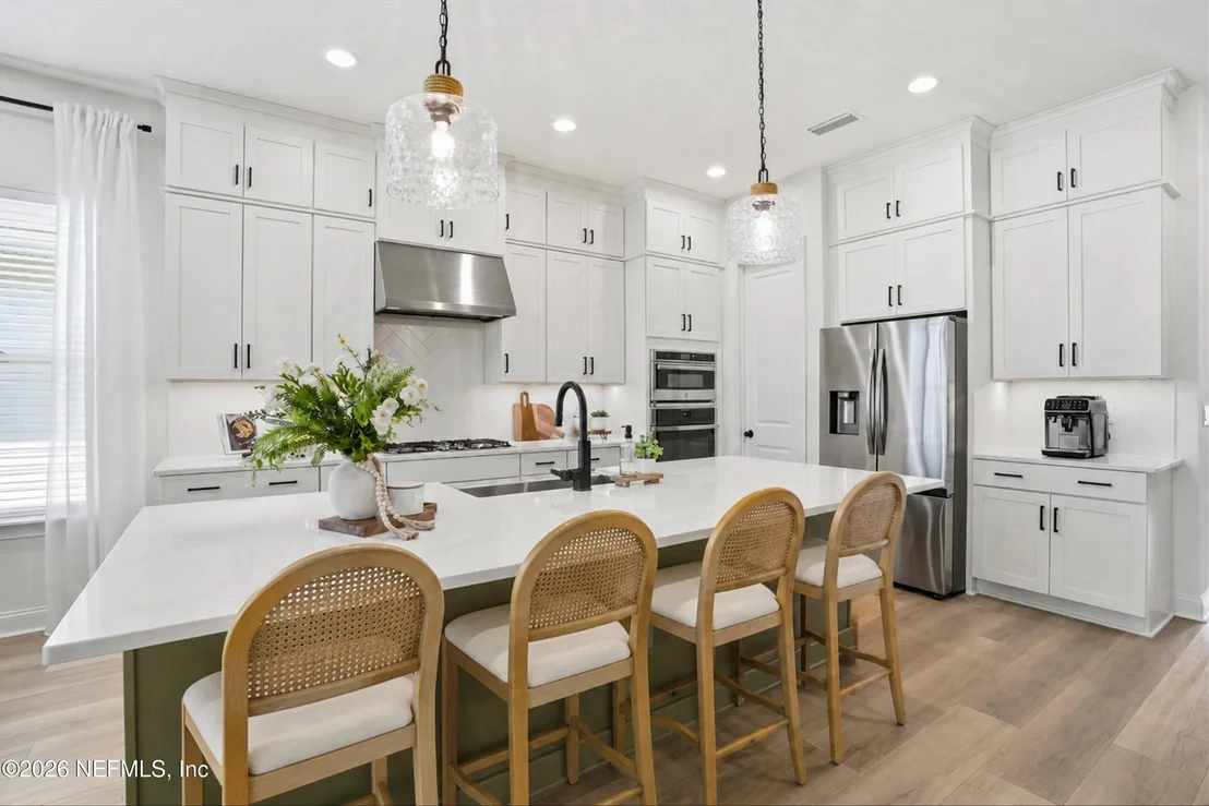 Photo of 658 PALM CREST Drive