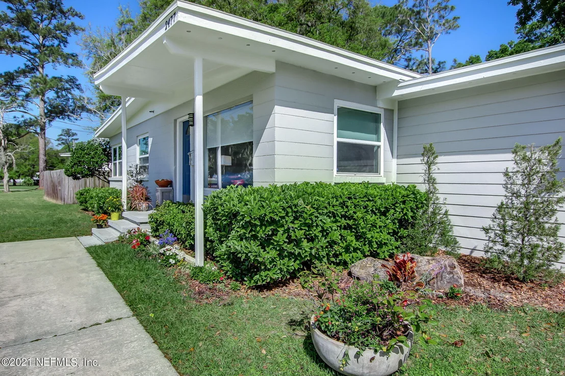 Photo of 2477 COMMUNITY Road