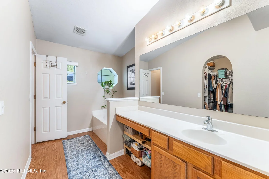 Photo of 2274 PEERLESS Lane W
