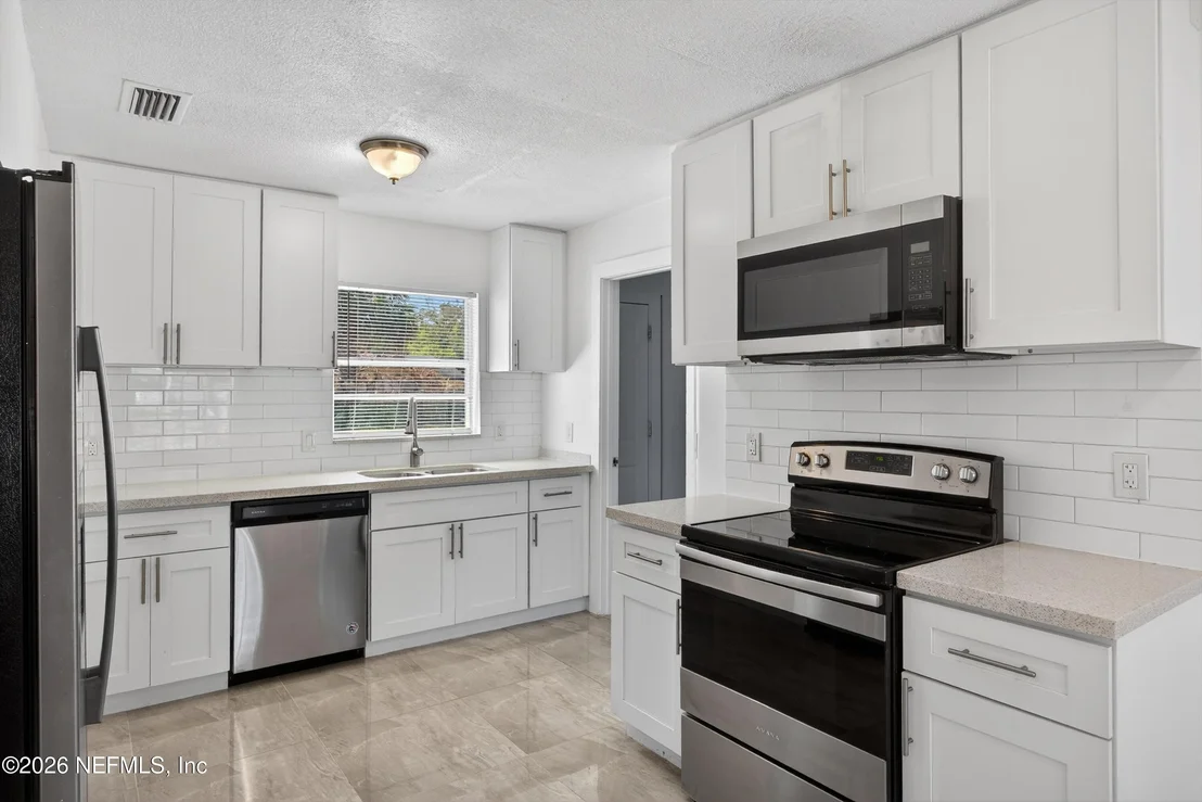 Photo of 217 CARVER Street W