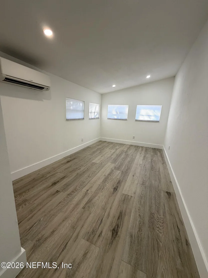 Photo of 5602 LONG ST Street