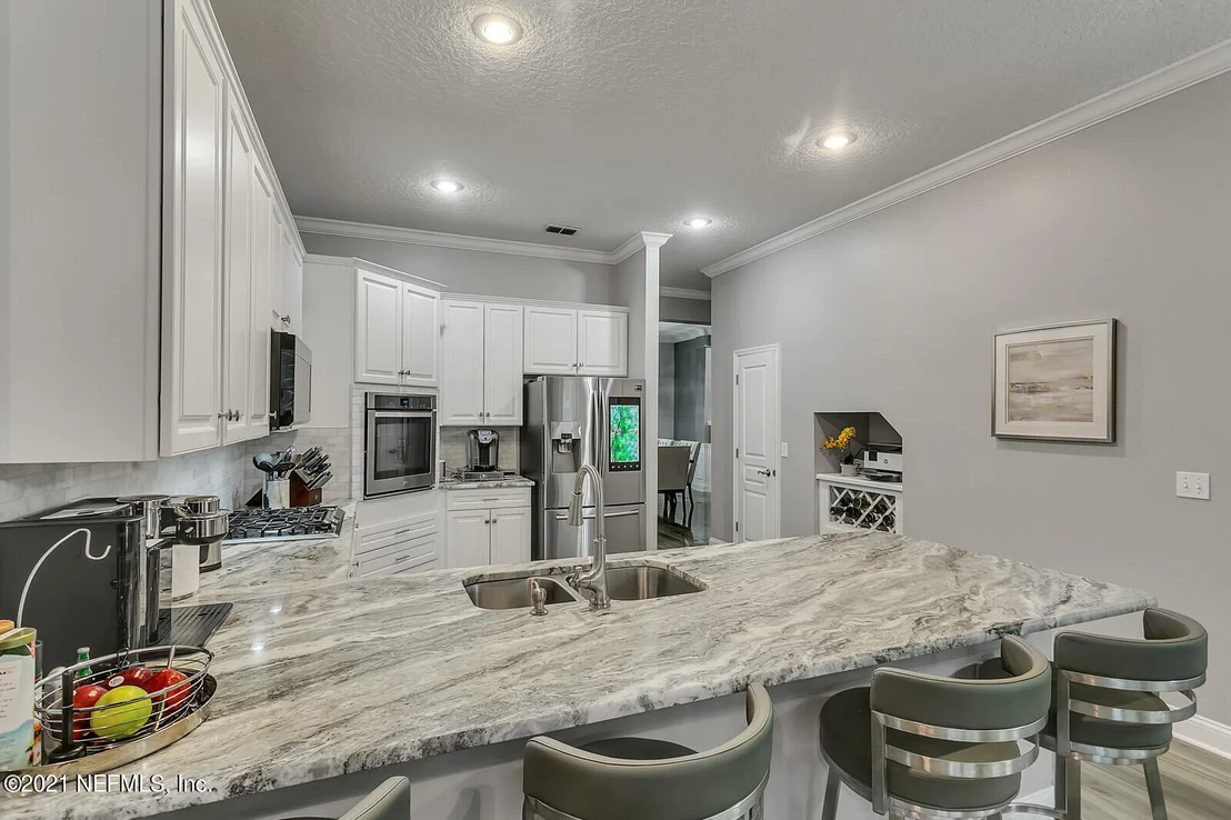 Photo of 724 EAGLE POINT Drive