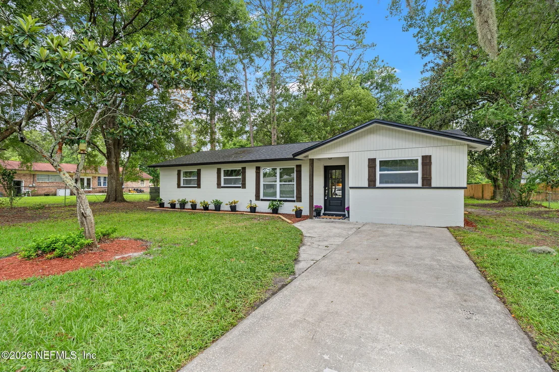Photo of 594 CEDAR Avenue