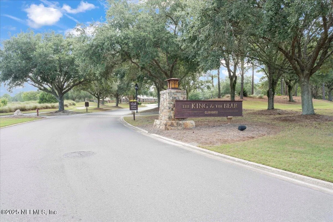 Photo of Unit 302 at 955 REGISTRY Boulevard