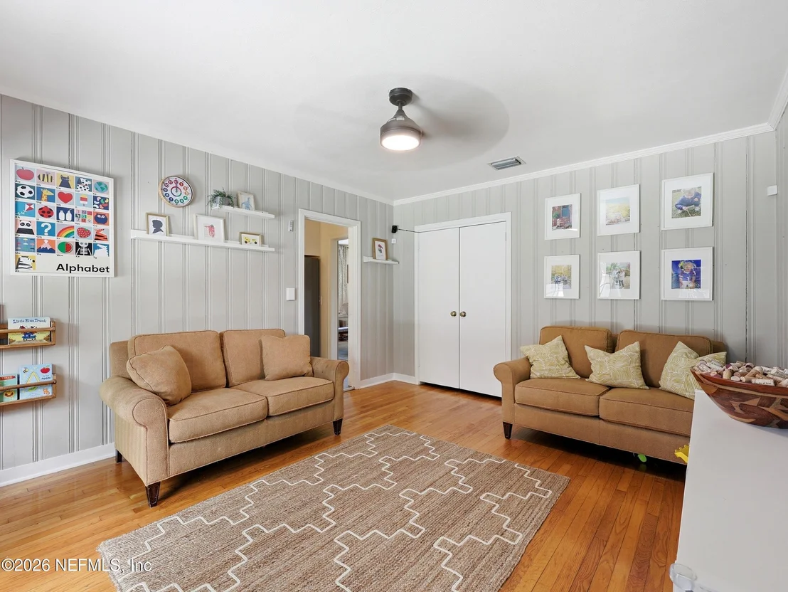 Photo of 1630 MAYVIEW Road