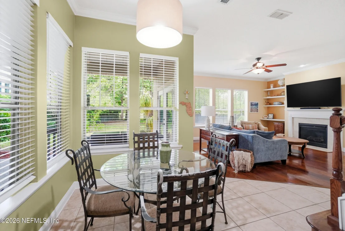 Photo of 907 BROOKHAVEN Drive