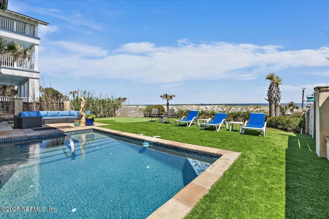 Photo of 1515 BEACH Avenue