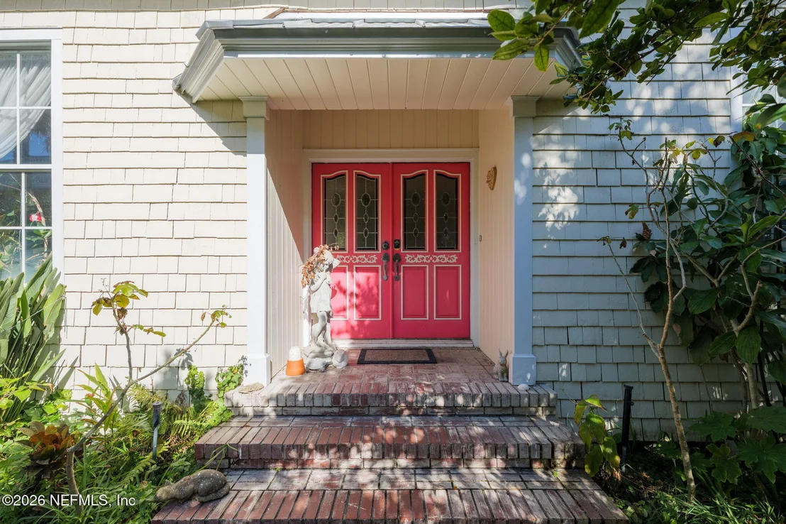 Photo of 211 BEACH Avenue