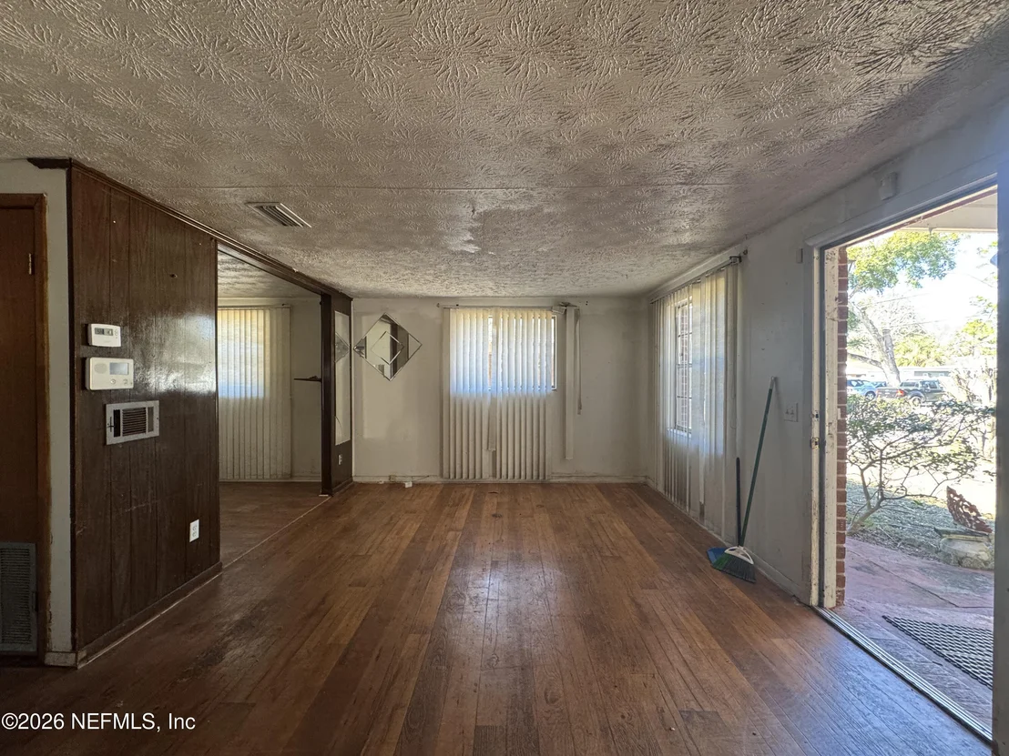 Photo of 2560 ROBERT Street