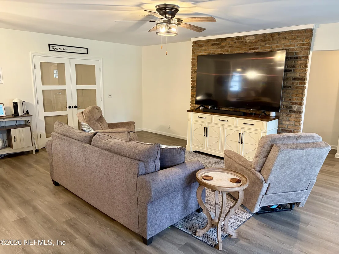 Photo of 685 BOWIE Boulevard