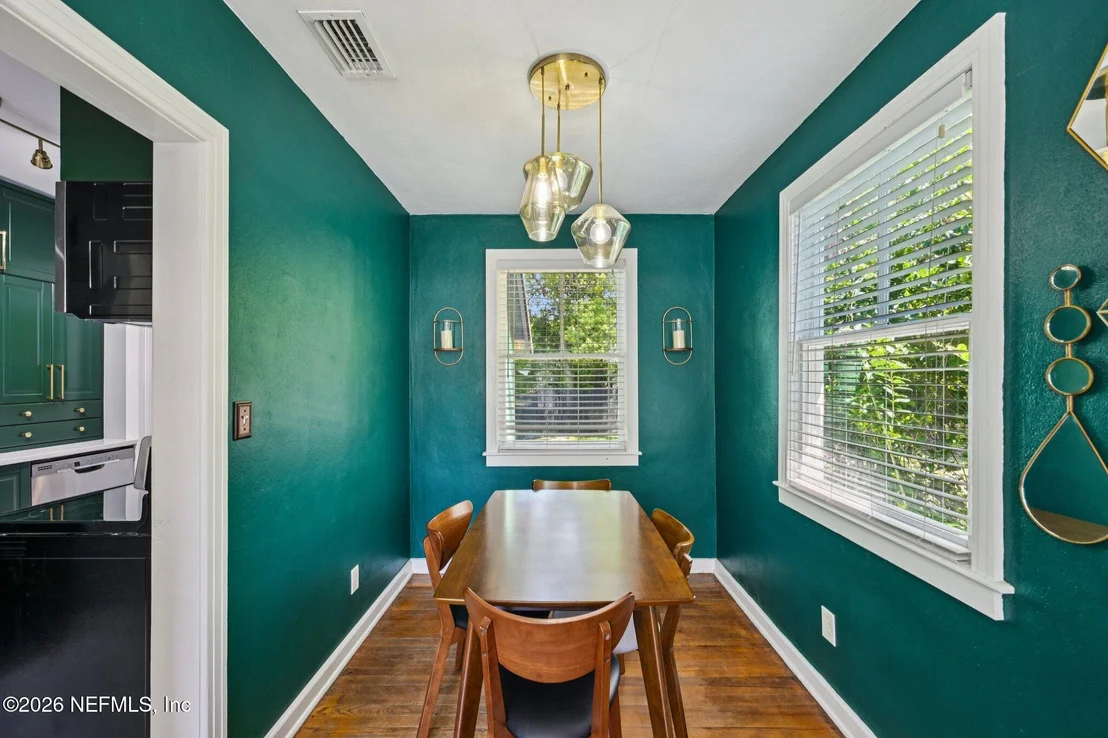 Photo of 1315 AZALEA Drive
