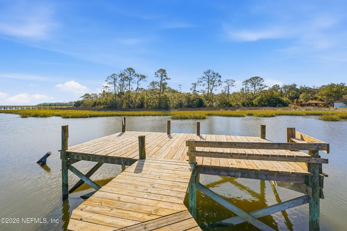 Photo of 305 ISLAND LANDING Drive