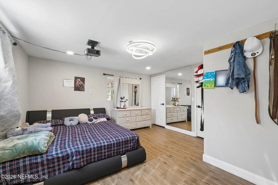 Photo of 5121 DUNSTAN Road