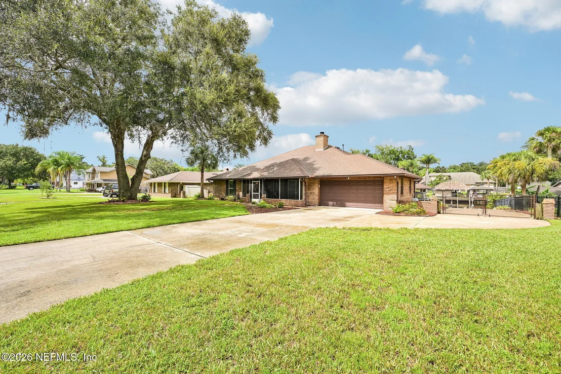 Photo of 331 OAK Drive S