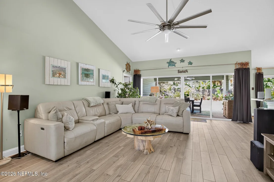 Photo of 1115 PALM Circle