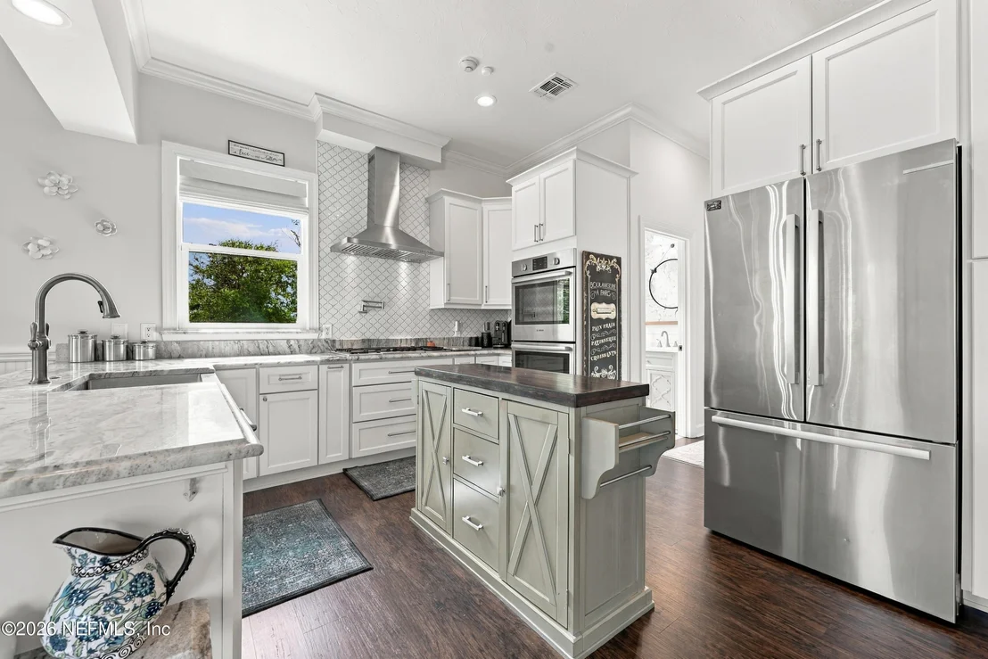 Photo of 500 TURNBERRY Lane