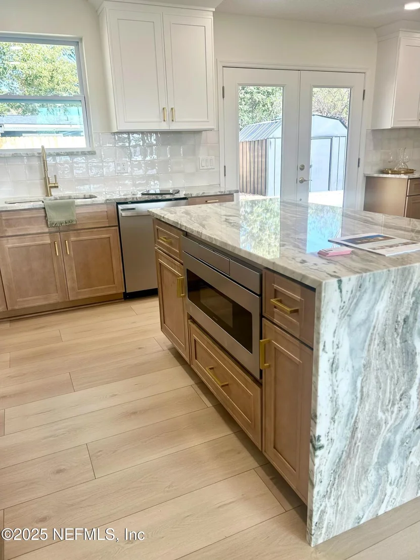 Photo of 423 ROYAL PALMS Drive