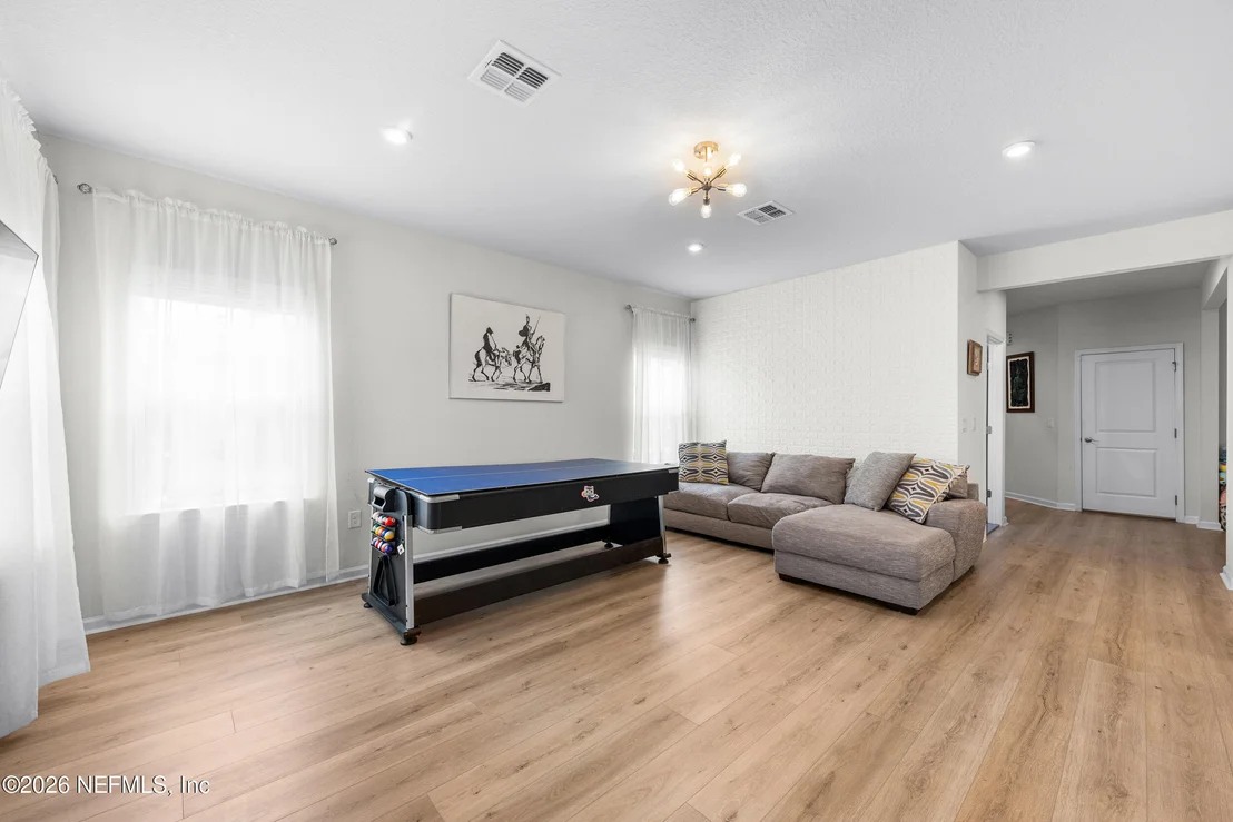 Photo of 307 BUFFALO Court