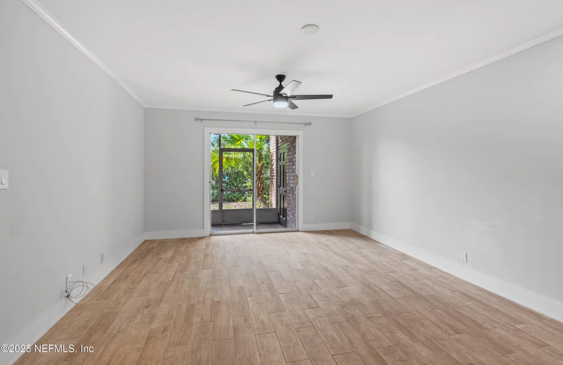 Photo of Unit 4A at 22 COMARES Avenue
