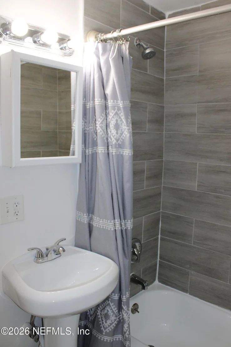 Photo of 3661 CASCADE Road