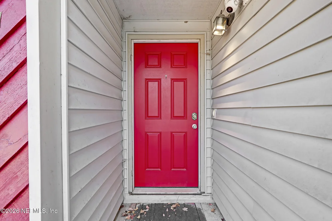 Photo of 531 LORING Avenue