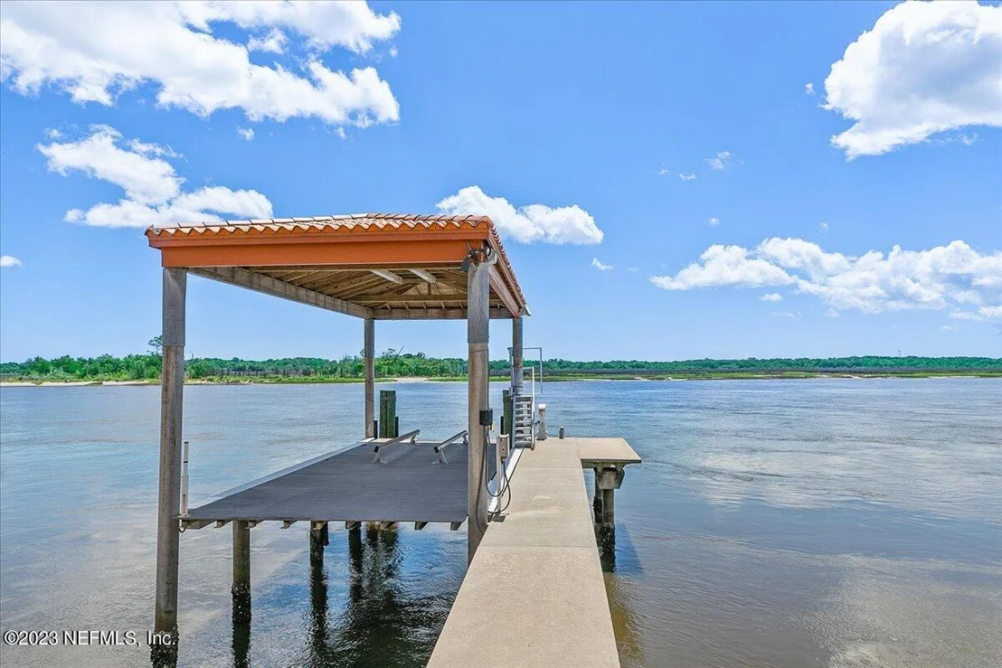 Photo of 1261 DELFINO Drive