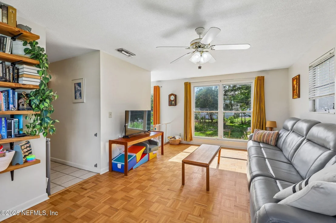 Photo of 1189 CROWN Drive