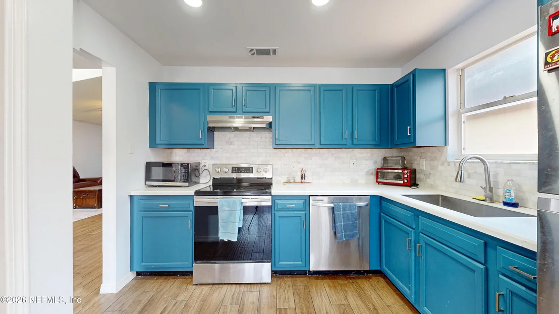 Photo of 877 JACKSON Road
