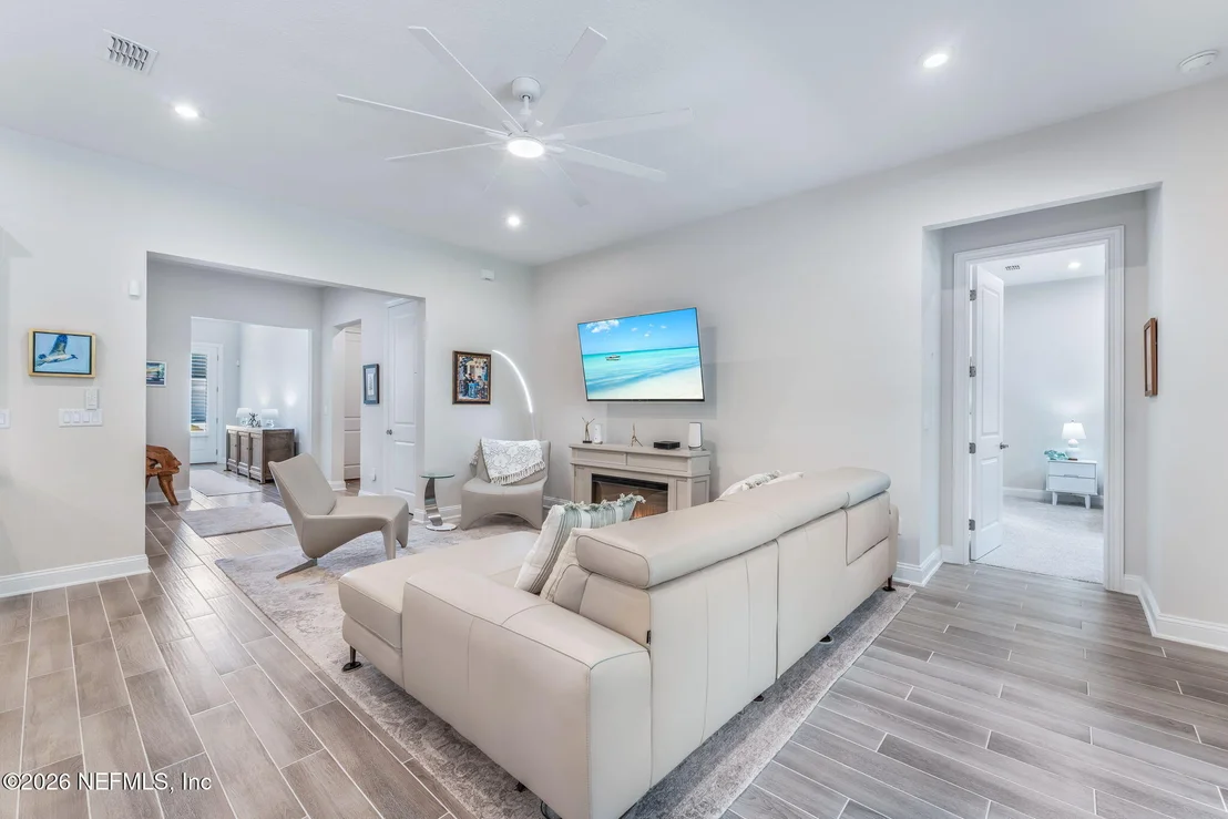 Photo of 295 PALOMAR Drive
