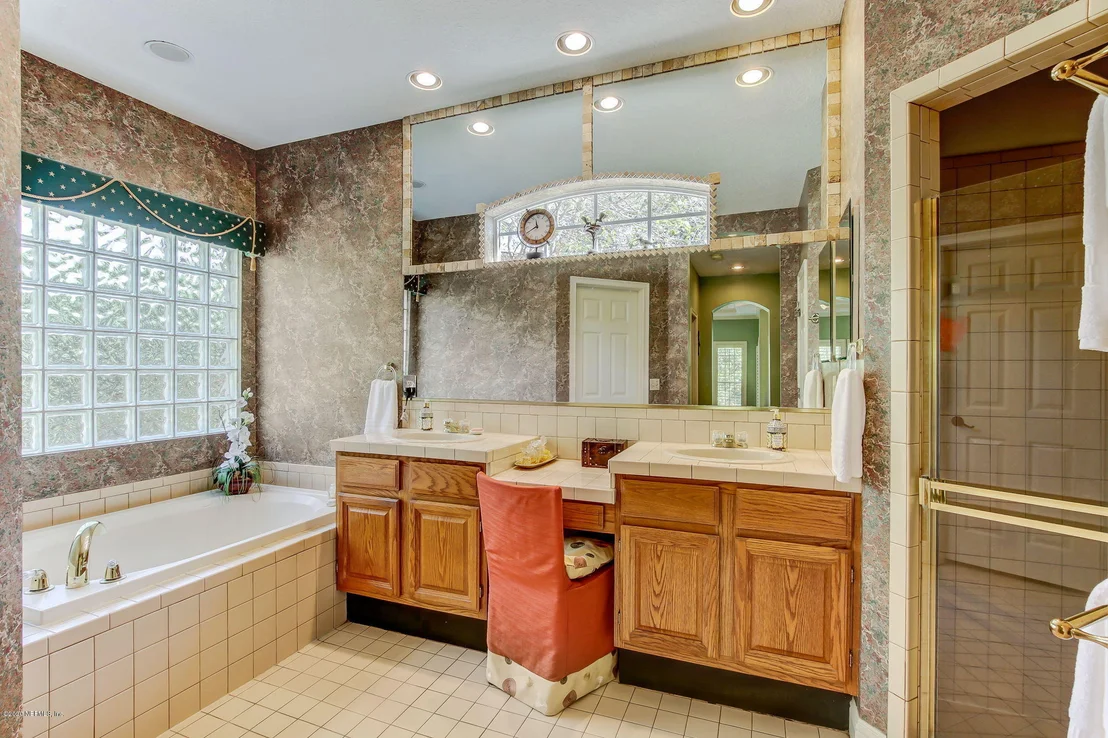 Photo of 8128 SUFFIELD Court