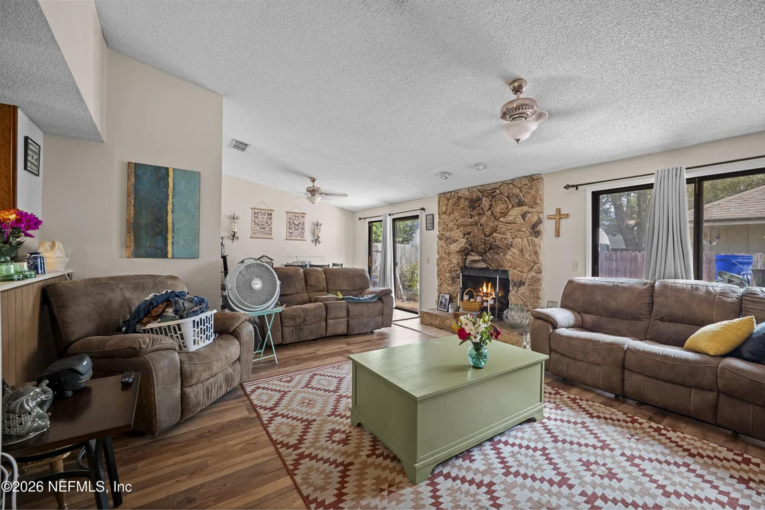 Photo of 4208 QUEENSWAY Drive