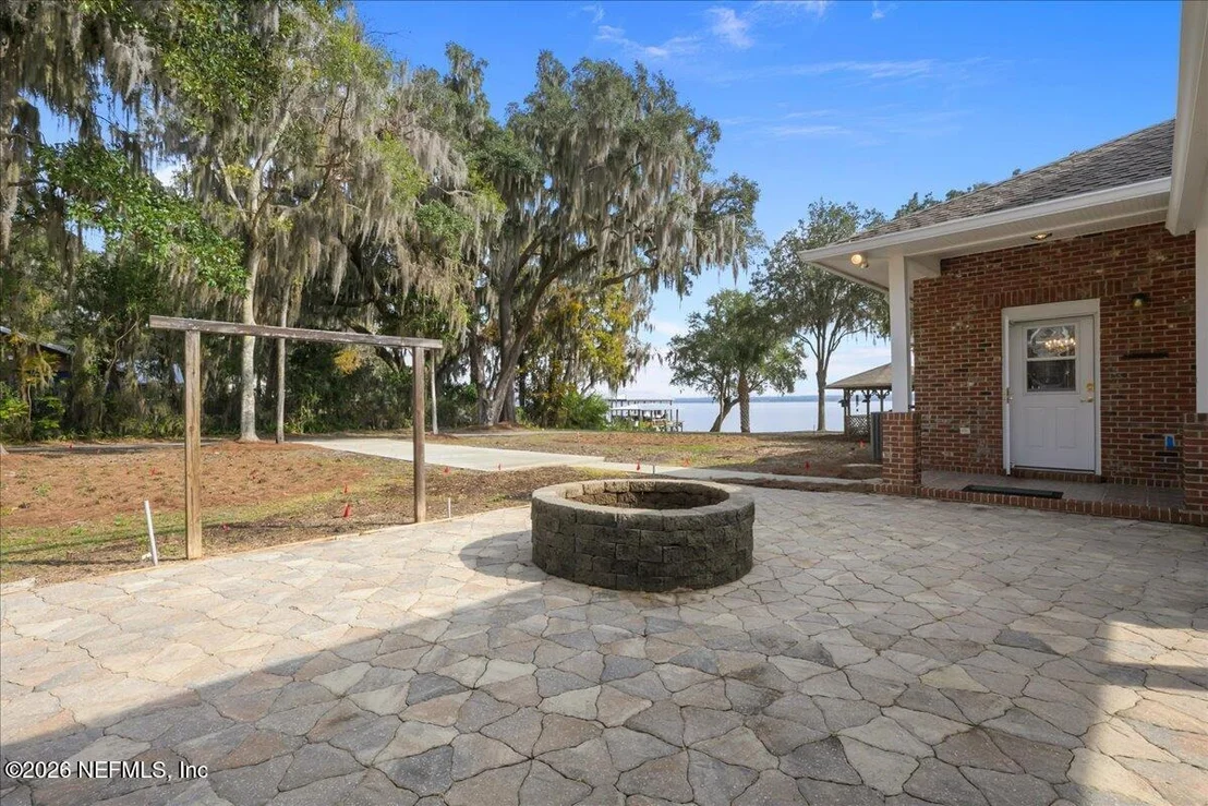 Photo of 533 W RIVER Road