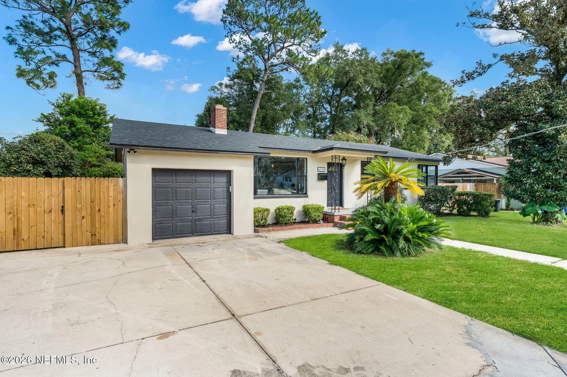 Photo of 6325 MERCER Circle W