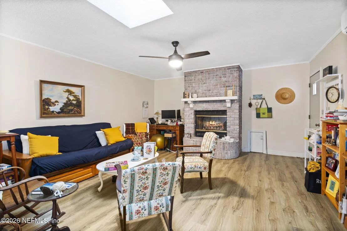 Photo of 517 CLINTON Drive