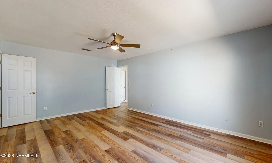 Photo of 55592 DEER RUN Road SE