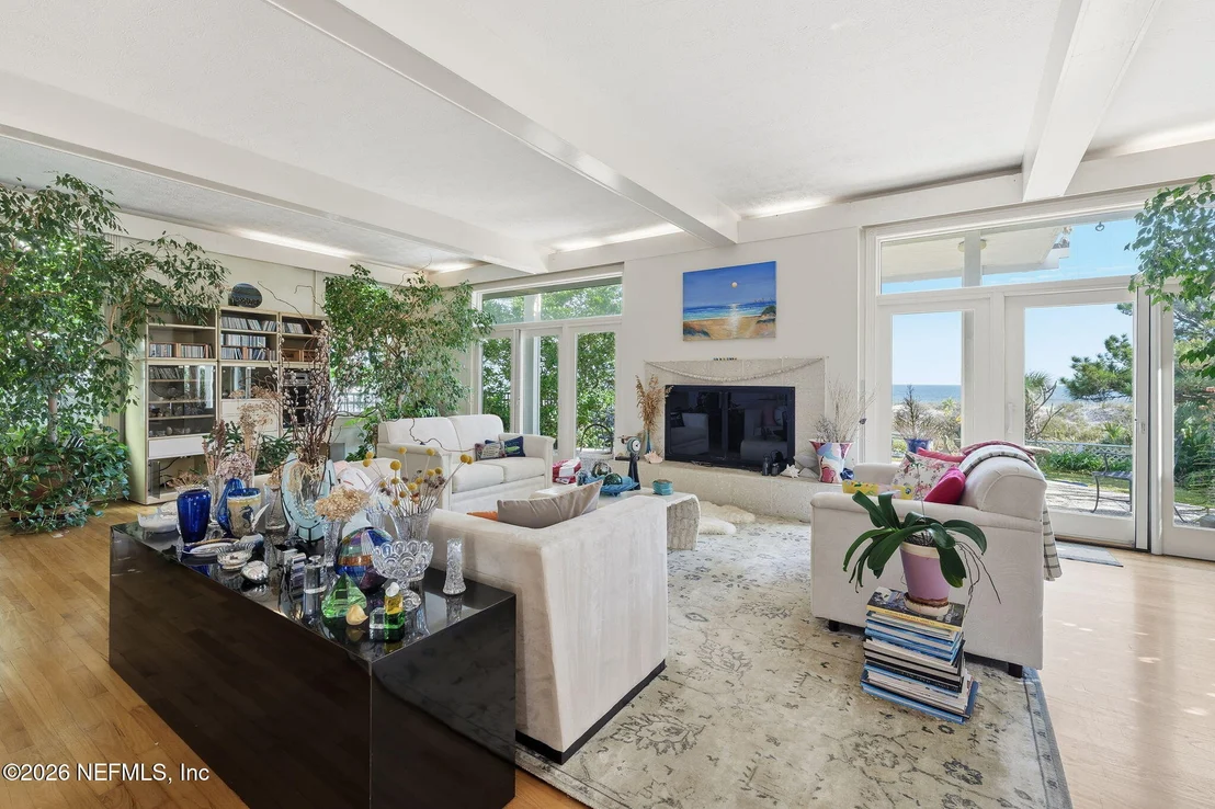 Photo of 211 BEACH Avenue