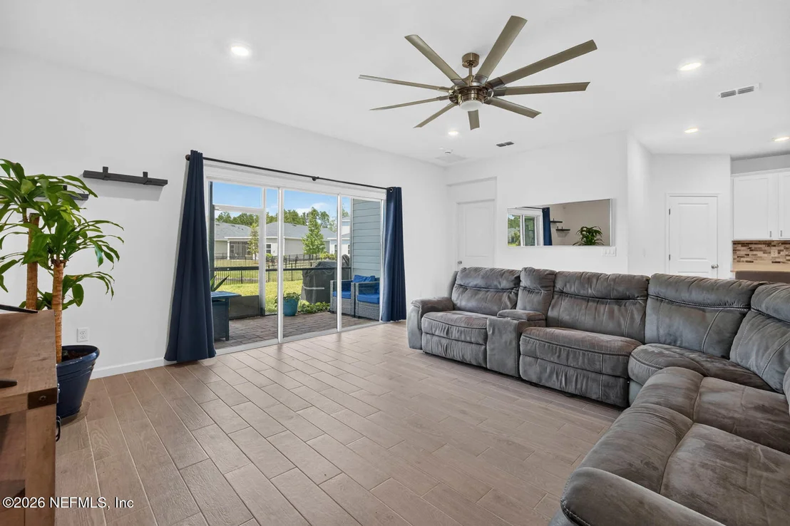Photo of 404 LAKE SINCLAIR Street