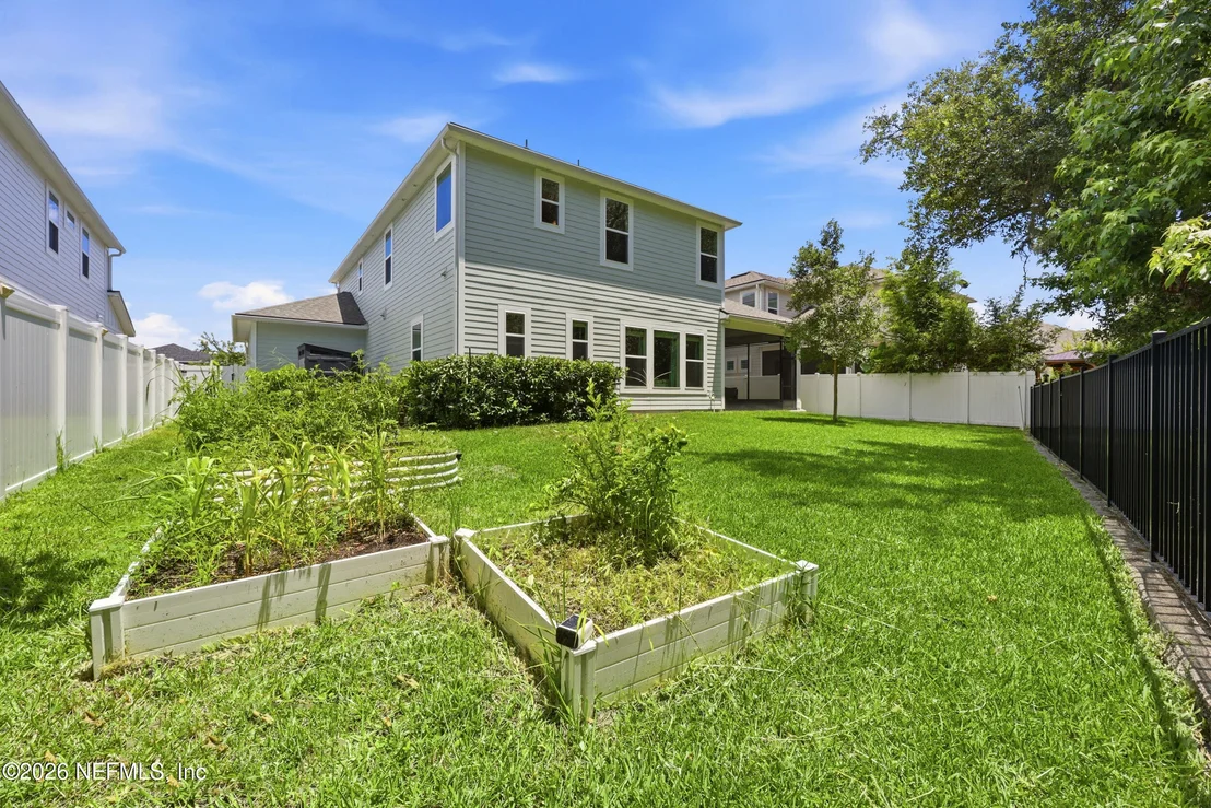 Photo of 411 FOOTBRIDGE Road