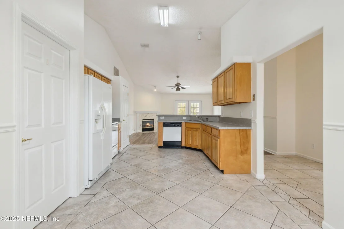 Photo of 2005 FROGMORE Drive