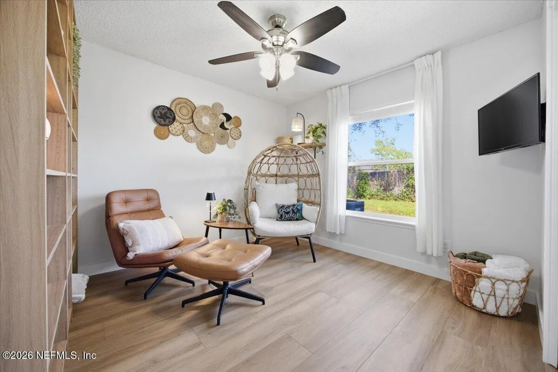 Photo of 423 BAYBROOK Drive