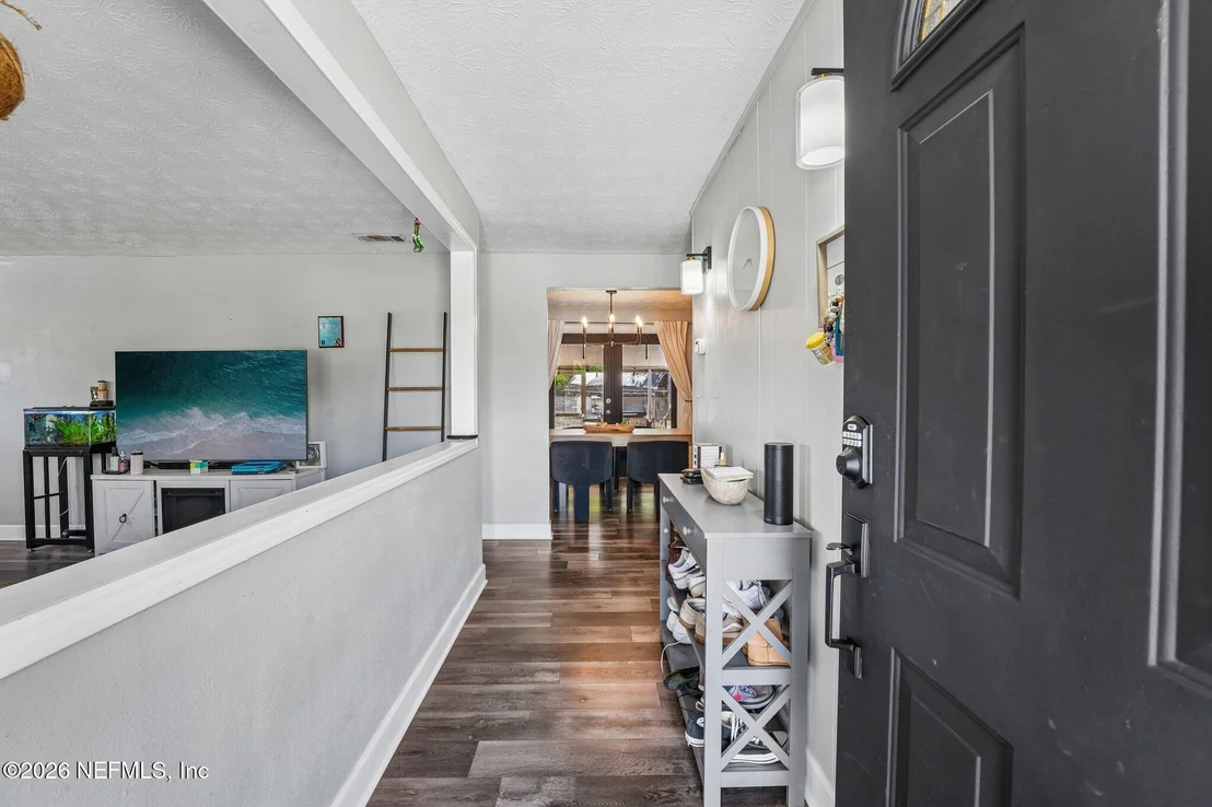 Photo of 472 SIGSBEE Road