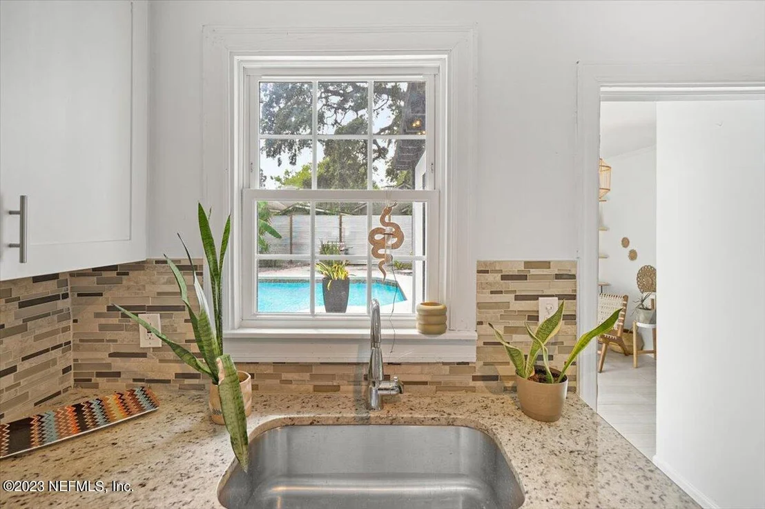 Photo of 4632 CRESCENT Street
